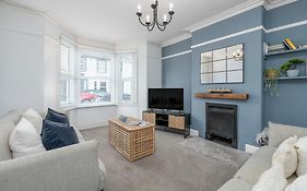 Willowdene Cottage By The Sea